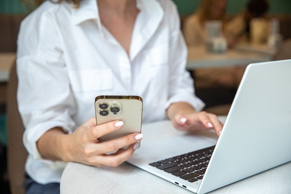 Woman focused on her phone, representing social media addiction and unhealthy digital habits
